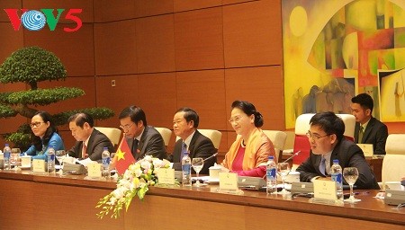 Вьетнам и Швейцария делятся опытом в законотворческой деятельности - ảnh 2